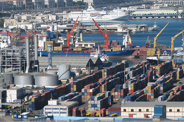 Five importers smuggle 5.5 million euros and 3 million dollars in the name of poor people