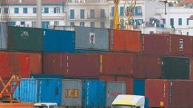 Workers of Algiers port protest against Dubai Ports Worldâ€™s working program