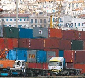 Workers of Algiers port protest against Dubai Ports Worldâ€™s working program