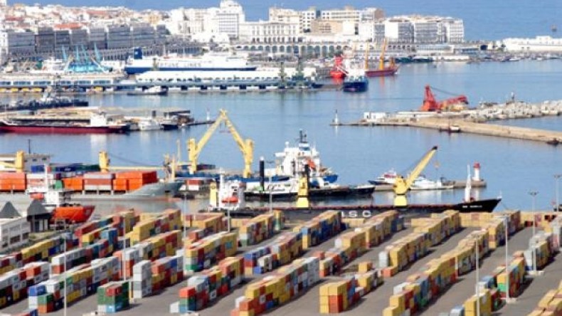 ميناء العاصمة يسجل ارتفاعا في الحركة البحرية للبضائع في ديسمبر 2013