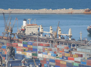 Excédent commercial de près de 42 milliards de dollars les onze premiers mois 2008