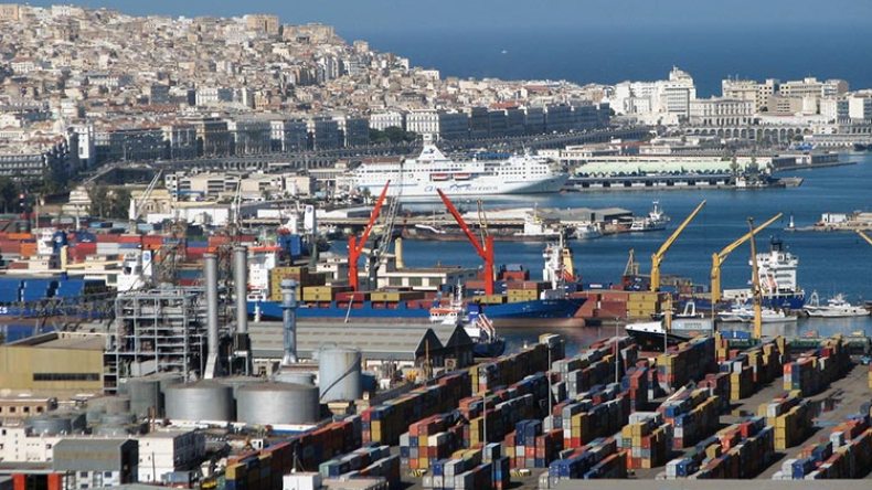 تجميد العمل برخص التصدير والاستيراد الجديدة!