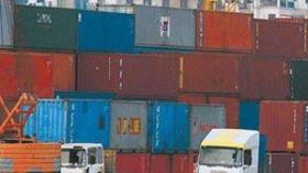 الجمارك في حملة واسعة لتفتيش الحاويات الفارغة قبل إعادة تصديرها