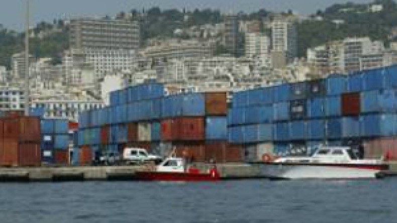 “الدواكرة” يعارضون العمل لدى “موانئ دبي” ويتمسّكون بالاحتجاج