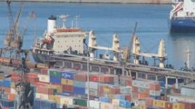 إضراب عمال الميناء  فوق مكتب وزير  النقل