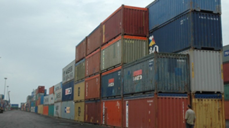 مافيا الاستيراد تشلّ ميناء العاصمة والموانئ الجافة