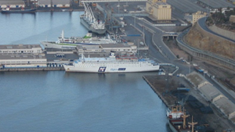 رجل أعمال خليجي يزوّر وثائق إداريّة لإدخال معدّات هامّة عبر ميناء وهران