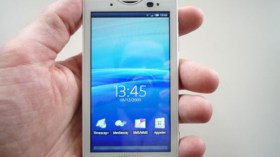 طلبة وبطالون بهواتف نقالة يفوق سعرها 8 ملايين