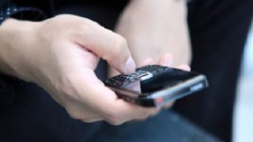 البحرين: لص سرق هاتفا من مريضة وحاول بيعه لها!
