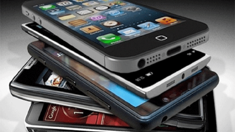 حجز 1300 هاتف نقال وإحباط تهريب أربع سيارات بميناء سكيكدة