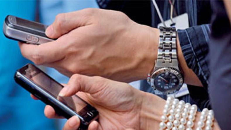 95 بالمائة من سكان الجزائر مشتركون في شبكات الهاتف النقال