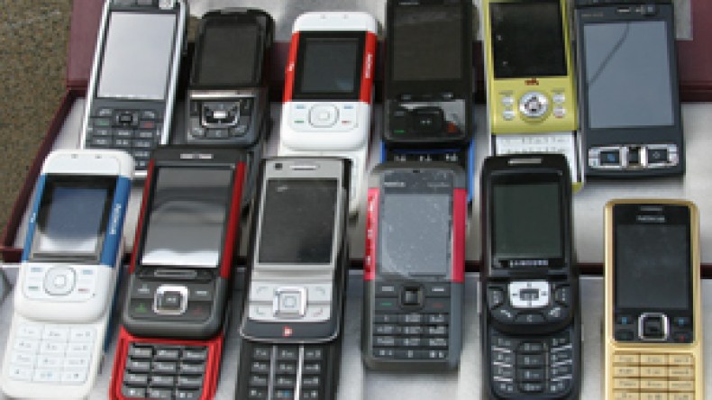 هواتف نقالة استوردت بفاتورة مزوّرة من شركة “وهمية” بدبي!