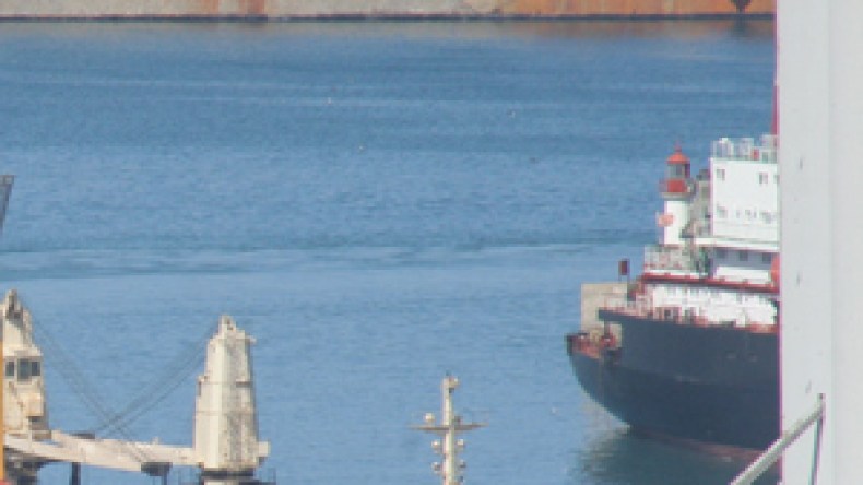 تفريغ أول شحنة من السيارات بميناء مستغانم يثير غضب المستوردين