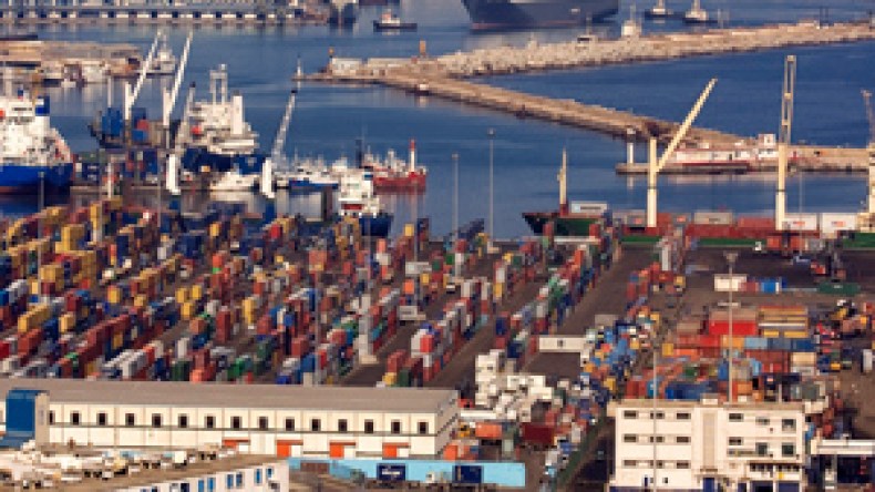 200  قضية  فساد  خلال  عشرية  سيطرة  المافيا  على  عرش  الموانئ