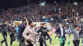 حكم بإعدام 11 متهما في مذبحة “استاد بورسعيد” بمصر