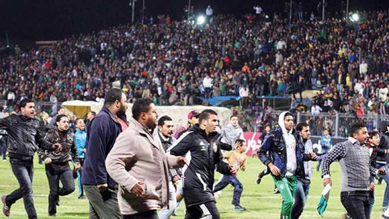 حكم بإعدام 11 متهما في مذبحة “استاد بورسعيد” بمصر