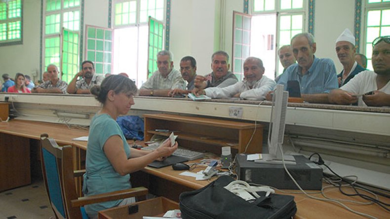 أزمة سيولة.. تسقيف للمبلغ وآلات معطلة بمراكز البريد