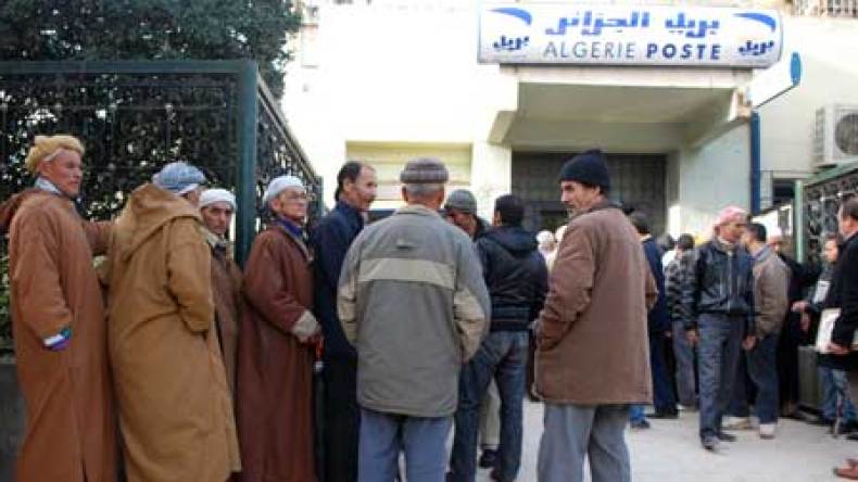 المسنّون والعجزة يهانون في مراكز البريد