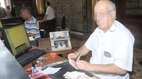 إقصاء متقاعدي ومتعاقدي البريد من الخدمات الإجتماعية والأولوية لقروض السكن