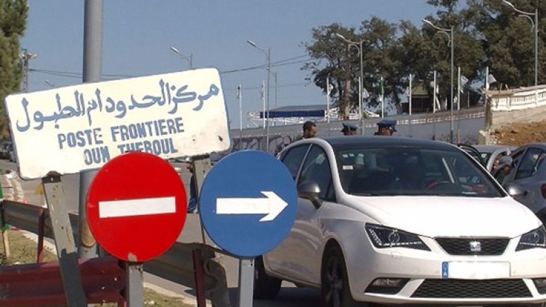 جزائريون يحتجّون على فرض ضريبة الدخول بسياراتهم إلى تونس