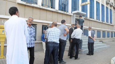 A la veille du Ramadhan: banques et postes prises d’assaut!