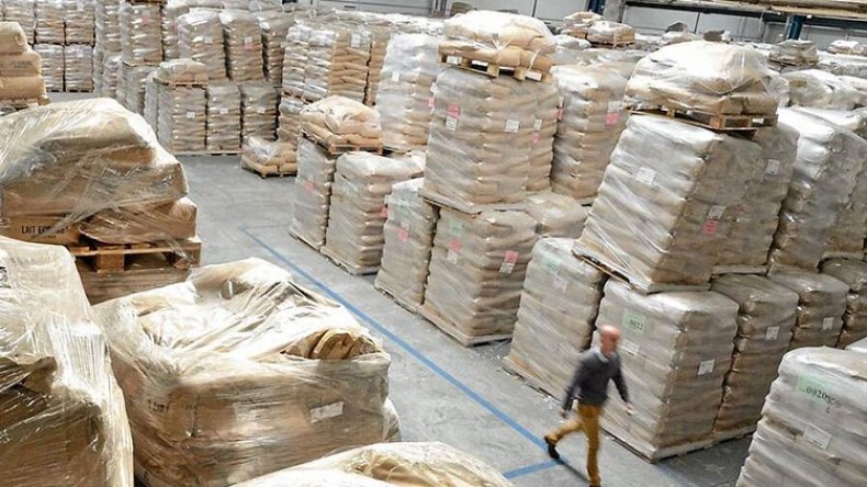 7 سنوات سجنًا لأعوان سرقوا 22 طنّا من بودرة الحليب!