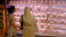 “سماسرة” الدجاج واللحوم البيضاء “يسرقون” المستهلكين في “ينّاير”