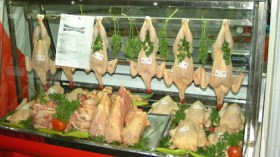 سعرالدجاج يحطم الرقم القياسي ببلوغ 440 دينار للكلغ