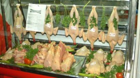 10 وسطاء يتحكمون في أسعار الدجاج