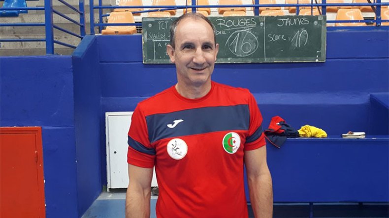 التونسيون “يغرون” آلان بورت.. ويعرضون عليه تدريب “نسور قرطاج”