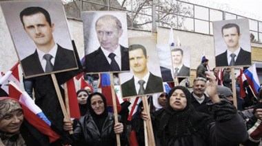 Des Libanais et des Syriens manifestent devant l’ambassade de Russie à Beyrouth