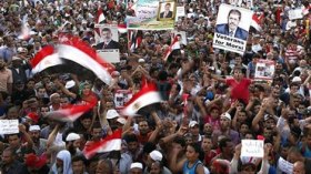 مؤيدو مرسي يدعون لمسيرات بعد تقارير عن قرب فض اعتصاميهما
