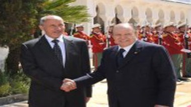 La visite en Algérie du président du CNT libyen couronnée par une feuille de route pour relancer la coopération