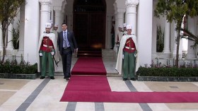 56  بالمائة من الجزائريين يؤيدون الرئاسة مدى الحياة