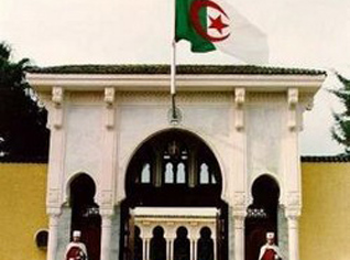 Le Président Bouteflika procède à un remaniement du Gouvernement