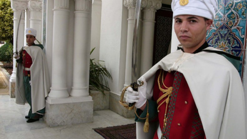 شخصيات صنعتها الصدفة تتوسّل رضا السلطة للتسلل إلى الرئاسة