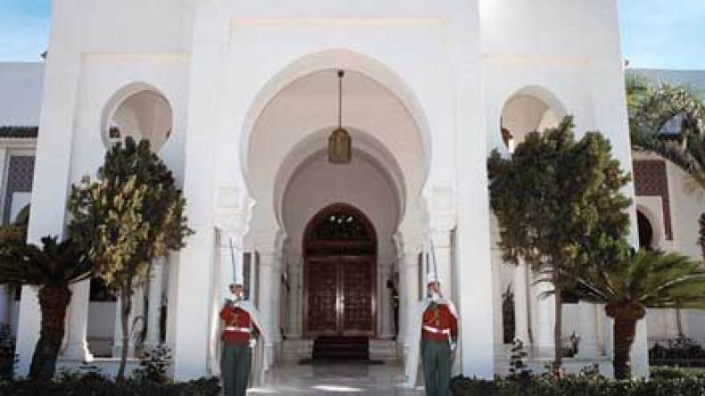 دراجة مجنونة تصدم شرطيا قرب رئاسة الجمهورية