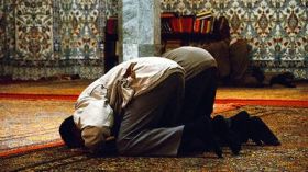 راحة النفوس: تديني يشعرني أنني غريب عن هذا الزمن