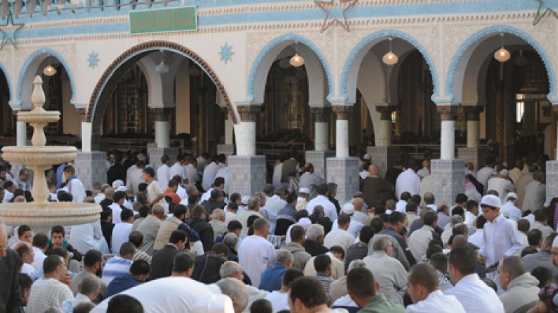 السلفيون يتمرّدون على غلام الله في المساجد