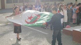 لا دخول للمدارس إلا بلباس محترم.. ومنع التلاميذ من ارتداء الحليّ!