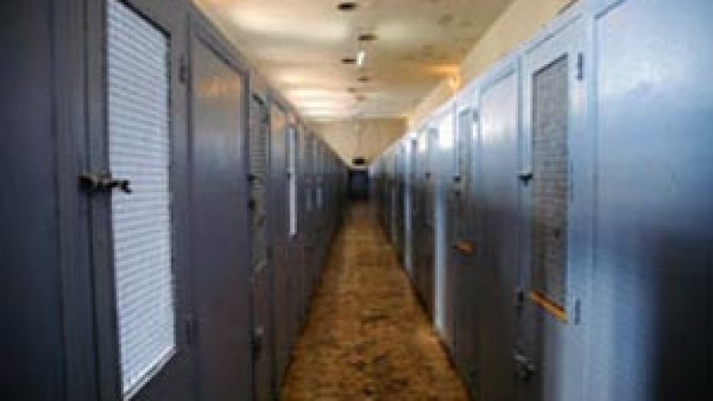 مساجين 10 دول إفريقية في ليبيا يحتجون على أوضاعهم