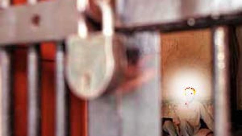 قلد  ممثل  الكاميرا  المخفية  فوجد  نفسه  وراء  القضبان