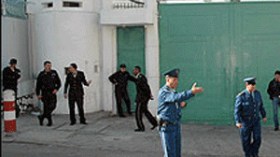 5 سنوات حبسا لـ14 شابا بينهم حارقي العلم الوطني