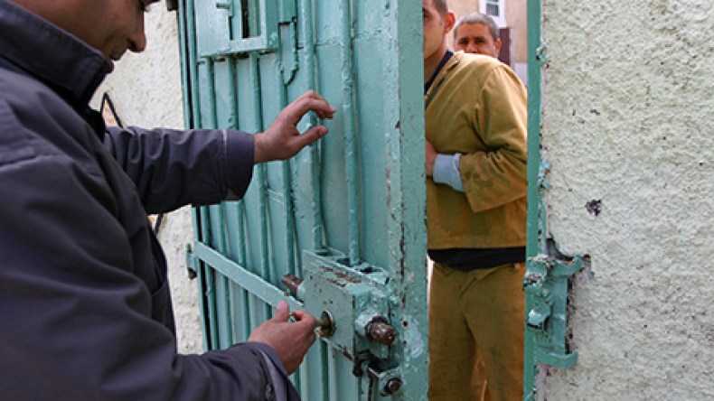 30 ألف جزائري في السجون دون محاكمة..؟