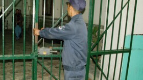 حبس الحارس المعتدي على السجين إيسير إيدير بالبليدة