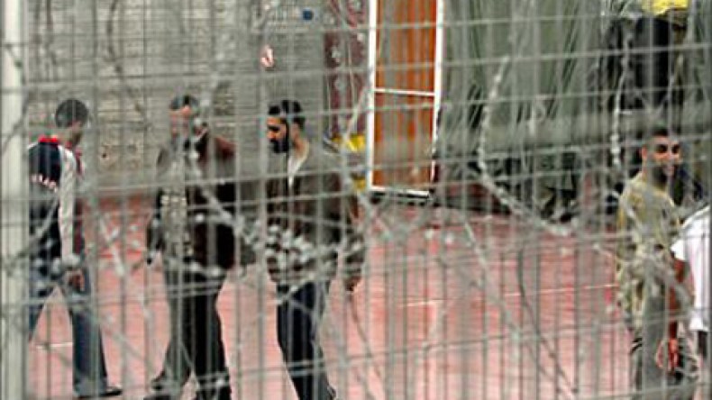 ستة فلسطينيين يتسللون إلى سجن إسرائيلي