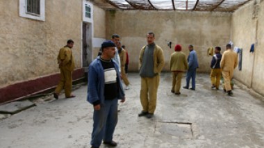 Libya releases 12 Algerian prisoners