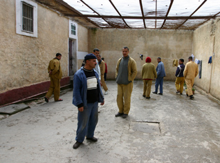 Libya releases 12 Algerian prisoners