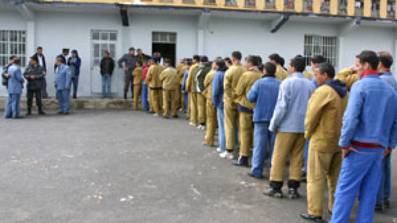 إيداع 1415 أجنبي السجن بالجزائر