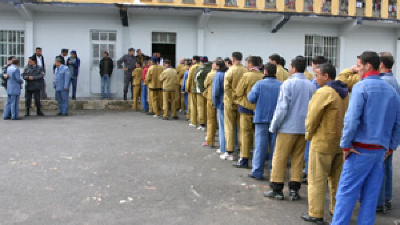 فرار 5 سجناء خطرين من سجن المدية وطوارئ في المدن المجاورة